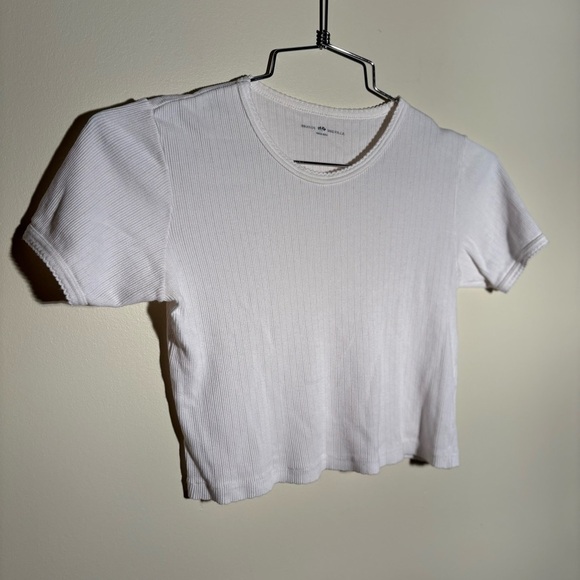 Brandy Melville White Baby Tee - Picture 1 of 5